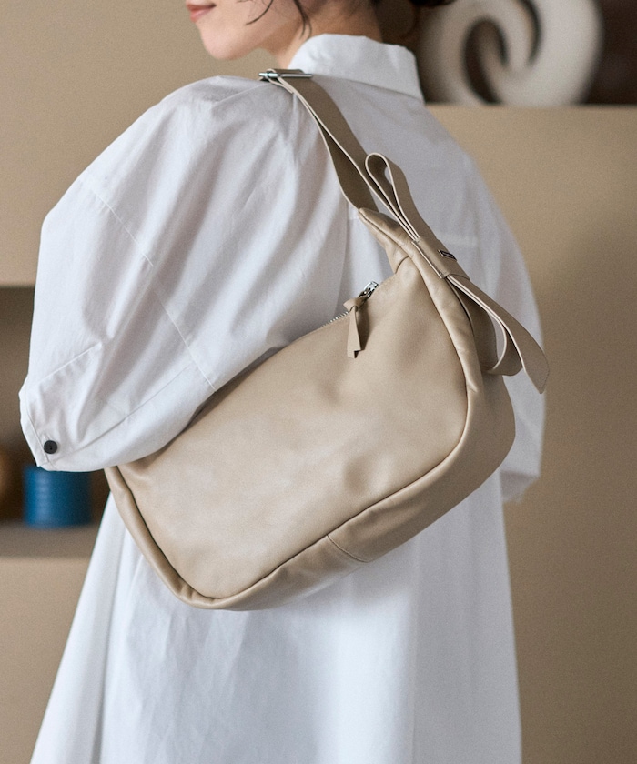 【1月14日12:00発売】レザー ハーフムーン ショルダーバッグ / 牛革 / 撥水レザー