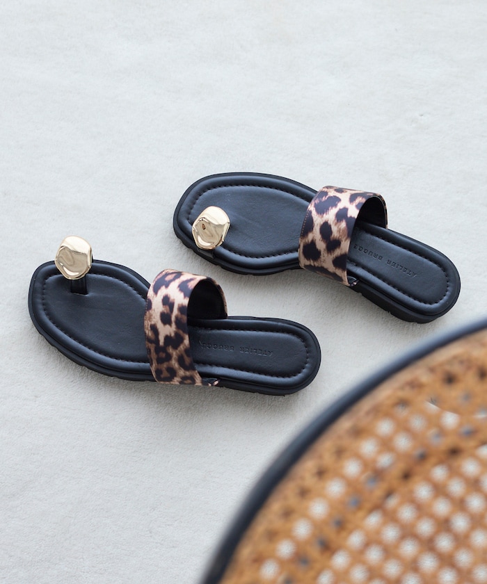 メタルプレート フラット トングサンダル / 2.5cmソール (22.5cm～24.5cmサイズ展開)