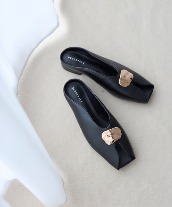 ニュアンスプレート オープントゥシューズ