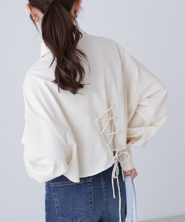 【3月16日 12：00～販売開始 】バックレースアップショート丈シャツ