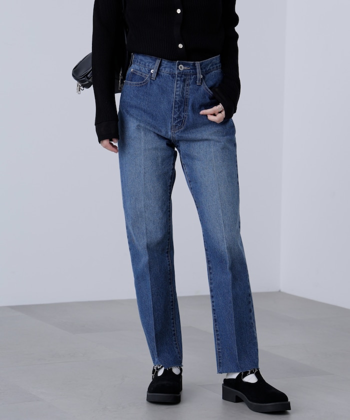 【3月16日 12：00～販売開始 】センタープレススリムストレートデニム